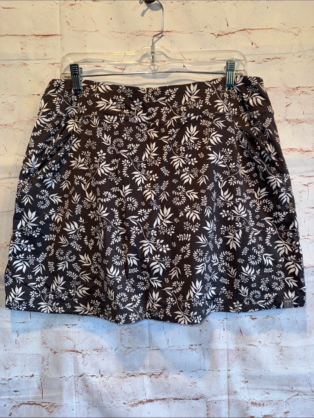 Title nine skort Floral Print Skirt green cream elastic waist zip pockets Large